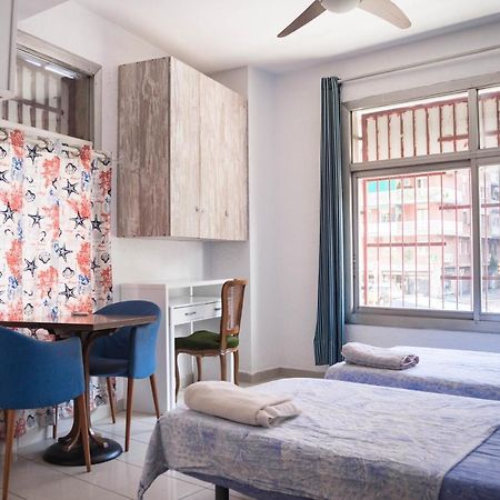 Hostal Ideal Badal Barcelona Kültér fotó